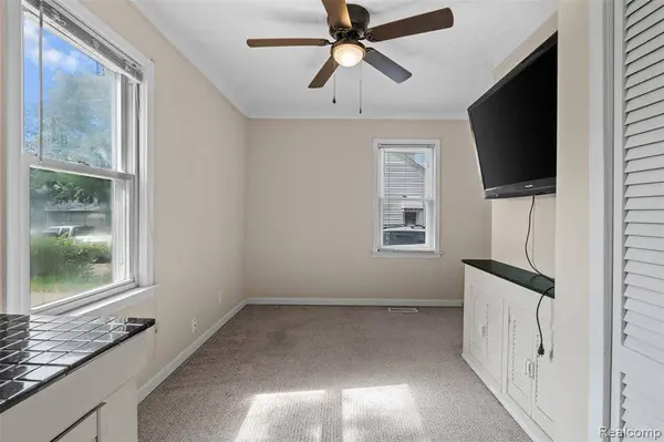 26537 Alger Boulevard, Madison Heights, MI 48071
