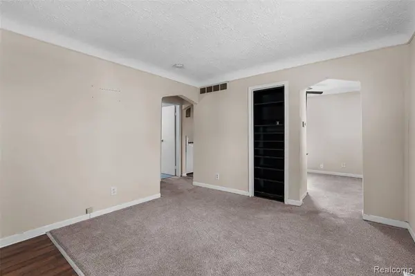 26537 Alger Boulevard, Madison Heights, MI 48071