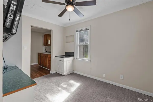 26537 Alger Boulevard, Madison Heights, MI 48071