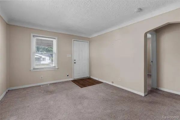 26537 Alger Boulevard, Madison Heights, MI 48071