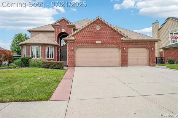 21682 Phoenix Drive, Macomb Twp, MI 48044