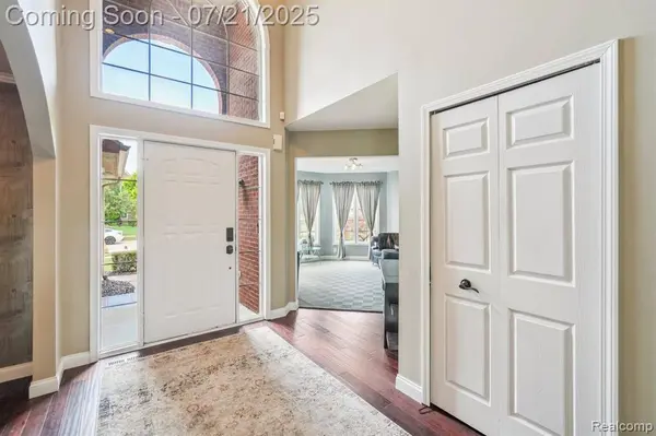 21682 Phoenix Drive, Macomb Twp, MI 48044