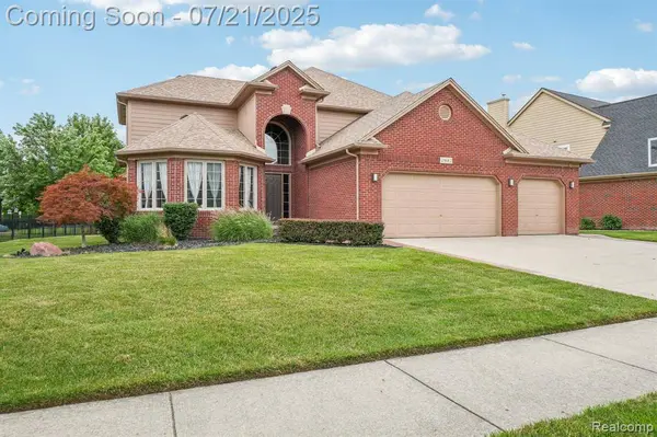 21682 Phoenix Drive, Macomb Twp, MI 48044