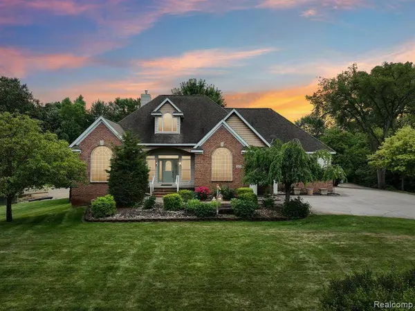 2673 Cole Road, Lake Orion Vlg, MI 48362