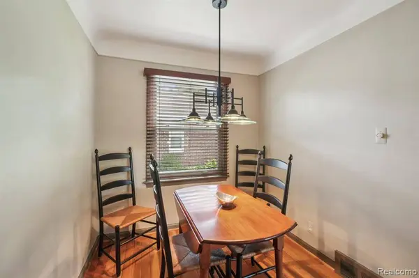 912 Cedar Hill Dr, Royal Oak, MI 48067