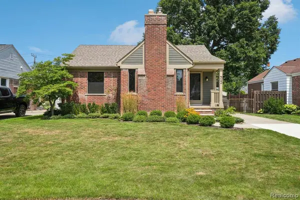 912 Cedar Hill Dr, Royal Oak, MI 48067