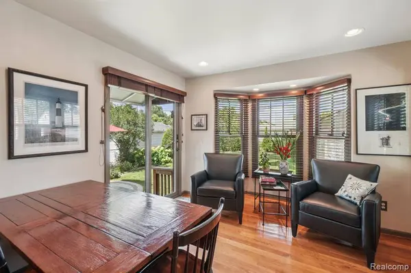 912 Cedar Hill Dr, Royal Oak, MI 48067