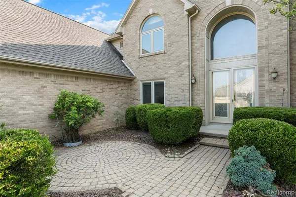 47668 Whippoorwill Drive, Macomb Twp, MI 48044