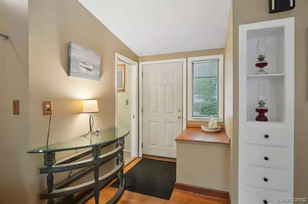 1017 Brooklawn Drive, Troy, MI 48084