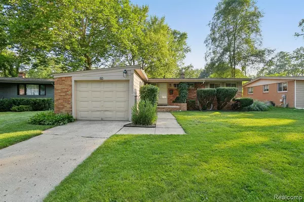 1017 Brooklawn Drive, Troy, MI 48084