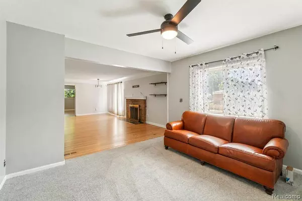 24201 Seneca Street, Oak Park, MI 48237