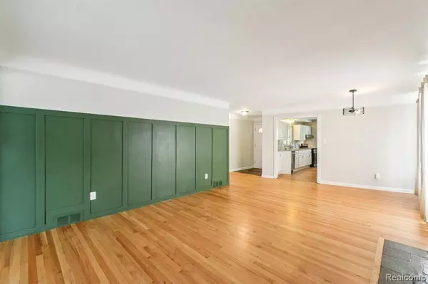 24201 Seneca Street, Oak Park, MI 48237