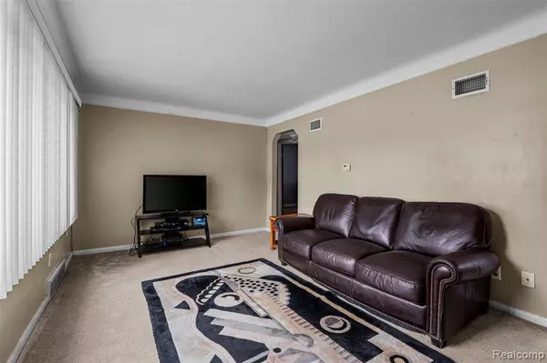 22861 Rosalind Avenue, Eastpointe, MI 48021