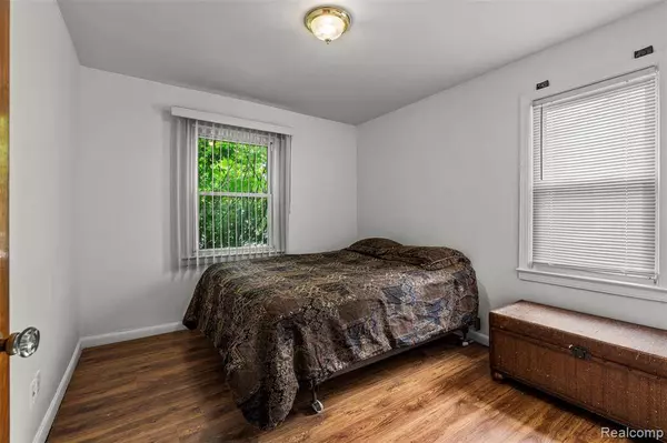 22861 Rosalind Avenue, Eastpointe, MI 48021