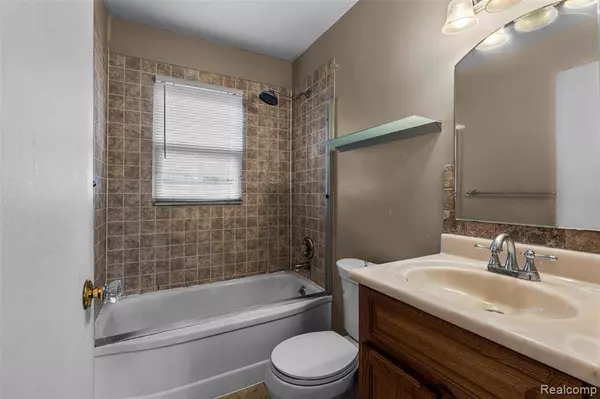 22861 Rosalind Avenue, Eastpointe, MI 48021