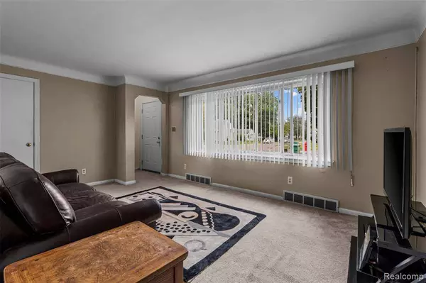 22861 Rosalind Avenue, Eastpointe, MI 48021