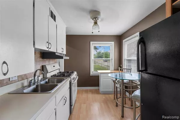 22861 Rosalind Avenue, Eastpointe, MI 48021