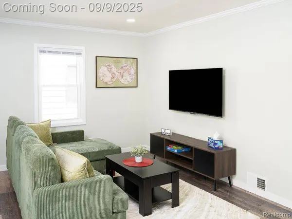 25620 Tecla Avenue, Warren, MI 48089