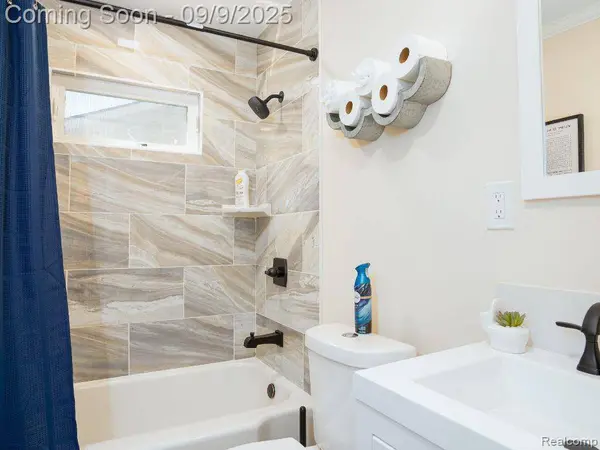 25620 Tecla Avenue, Warren, MI 48089