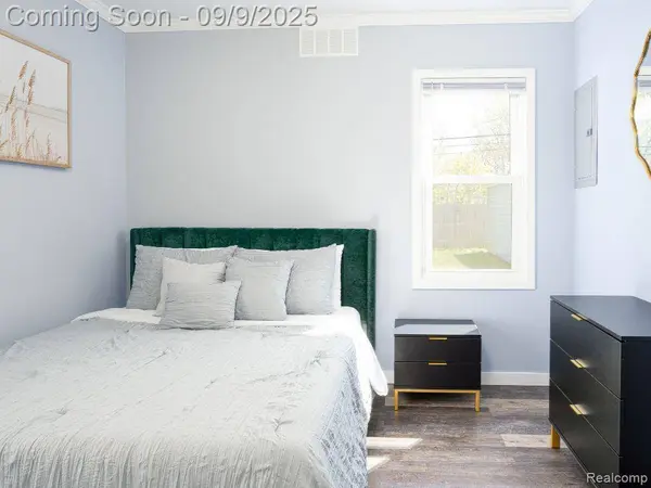 25620 Tecla Avenue, Warren, MI 48089