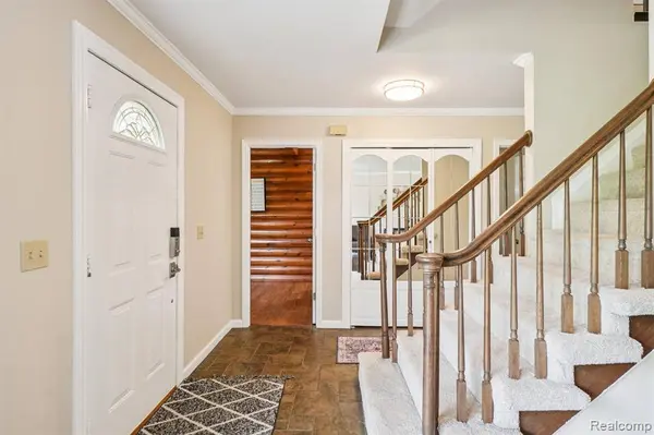 585 Timberline Drive, Rochester Hills, MI 48309