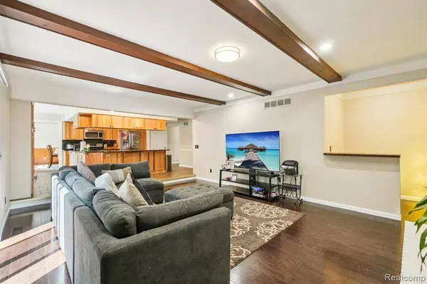 585 Timberline Drive, Rochester Hills, MI 48309