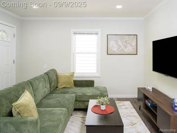 25620 Tecla Avenue, Warren, MI 48089