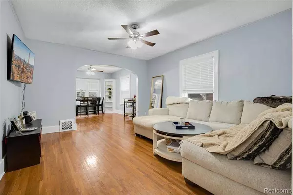 526 N Washington Avenue, Royal Oak, MI 48067