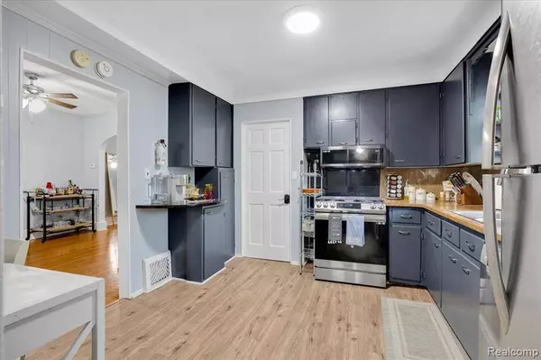 526 N Washington Avenue, Royal Oak, MI 48067