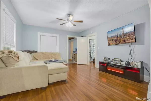 526 N Washington Avenue, Royal Oak, MI 48067