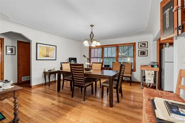 2735 E Maple Road, Troy, MI 48083