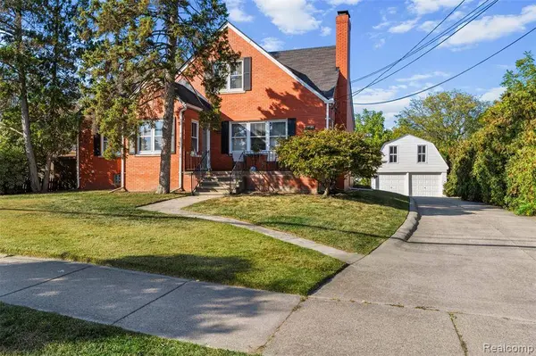 2735 E Maple Road, Troy, MI 48083