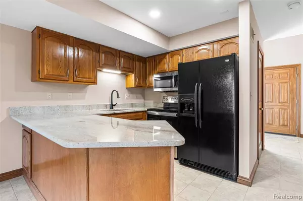 2289 Rochelle Park Drive, Rochester Hills, MI 48309