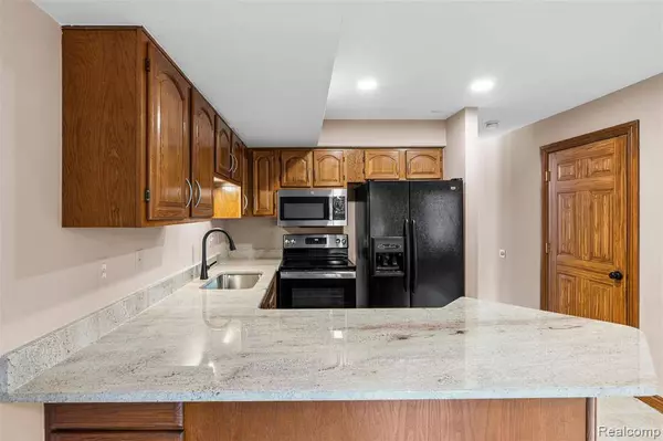 2289 Rochelle Park Drive, Rochester Hills, MI 48309