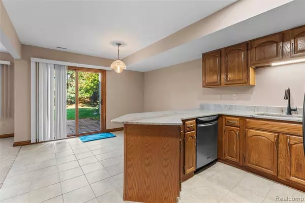 2289 Rochelle Park Drive, Rochester Hills, MI 48309