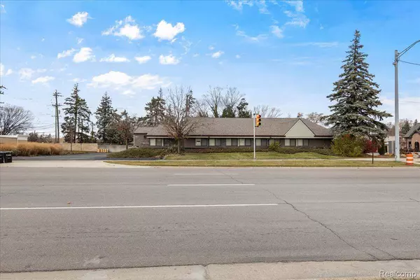 17600 W 11 Mile RD, Oakland, MI 48076