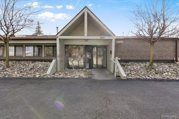 17600 W 11 Mile RD, Oakland, MI 48076