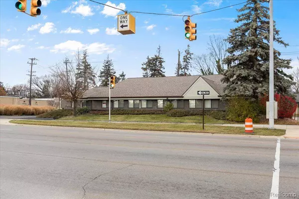 17600 W 11 Mile RD, Oakland, MI 48076