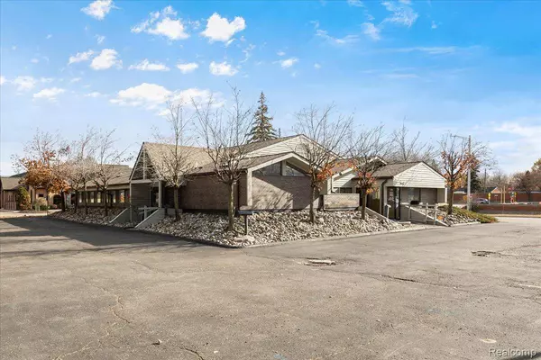 17600 W 11 Mile RD, Oakland, MI 48076