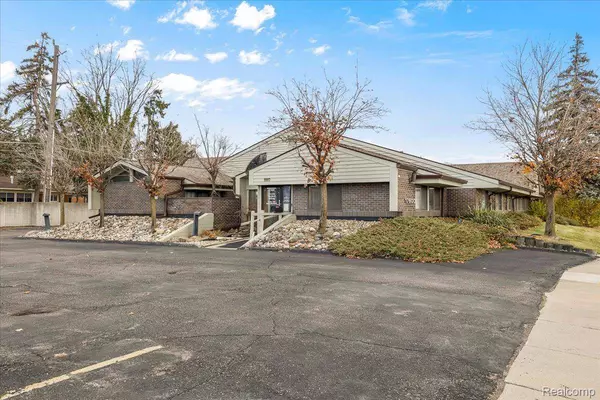 17600 W 11 Mile RD, Oakland, MI 48076