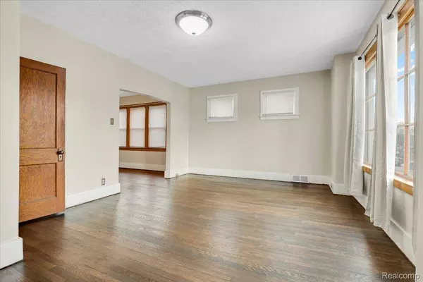 1413 Wayburn, Grosse Pointe, MI 48230