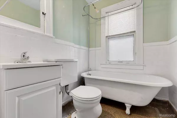 1318 Wayburn ST, Grosse Pointe Park, MI 48230