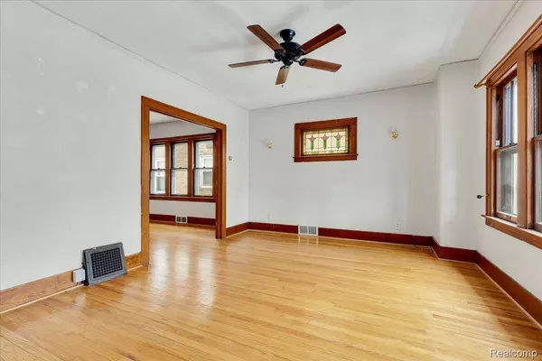 1318 Wayburn ST, Grosse Pointe Park, MI 48230