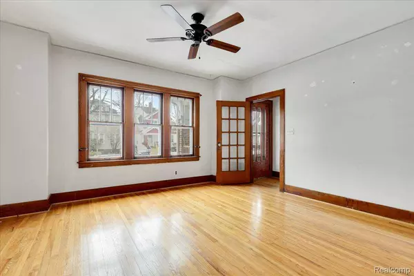 1318 Wayburn ST, Grosse Pointe Park, MI 48230