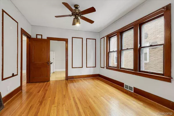 1318 Wayburn ST, Grosse Pointe Park, MI 48230