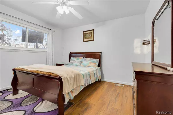 1564 Moulin AVE, Madison Heights, MI 48071