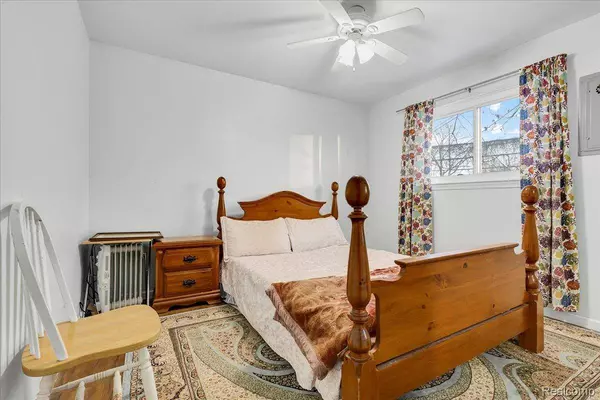 1564 Moulin AVE, Madison Heights, MI 48071