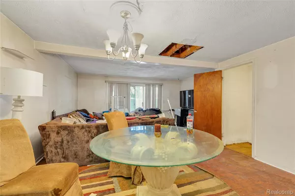 15846 W 11 Mile RD #27, Southfield, MI 48076