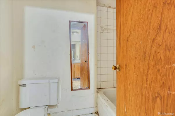 15846 W 11 Mile RD #27, Southfield, MI 48076