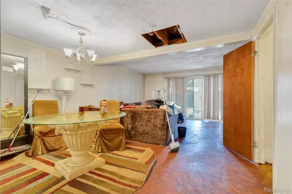 15846 W 11 Mile RD #27, Southfield, MI 48076